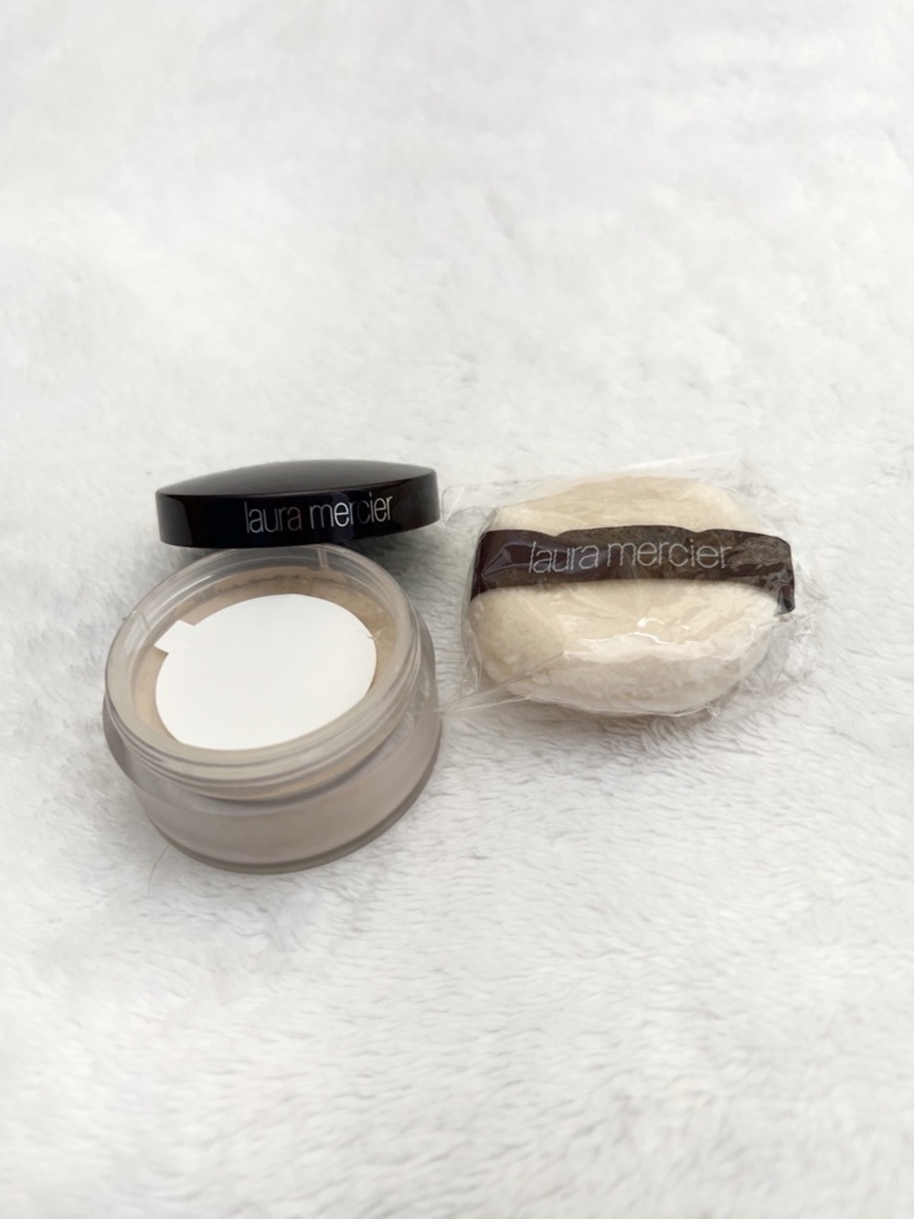 NEW Laura Mercier Setting Powder - Picture 2 of 3